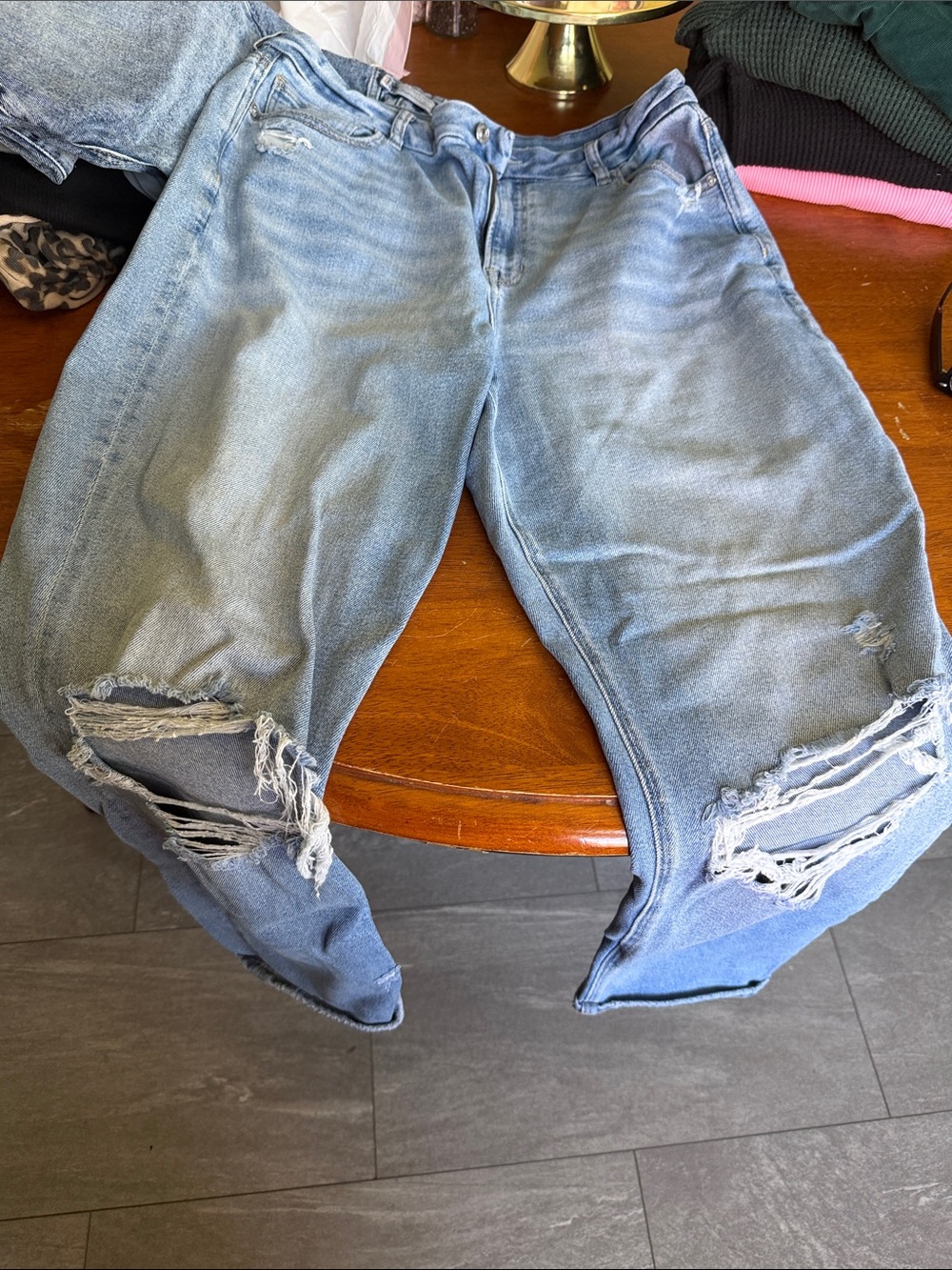American Eagle Outfitters Light Blue Distressed Knee-Rip Jeans